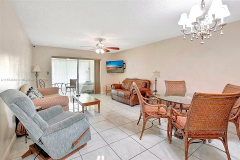 Condo in Plantation, Florida, 2 bedrooms  № 1353914 - photo 12