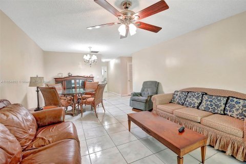 Condo in Plantation, Florida, 2 bedrooms  № 1353914 - photo 15