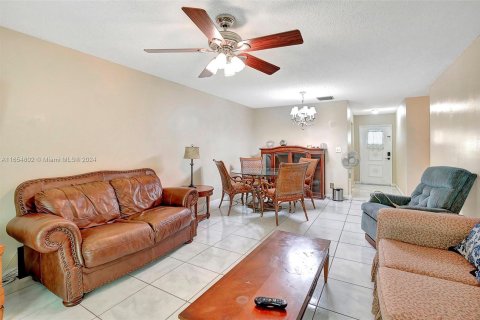 Condo in Plantation, Florida, 2 bedrooms  № 1353914 - photo 16