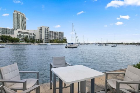 Condominio en venta en Miami Beach, Florida, 55 m2 № 1353913 - foto 24