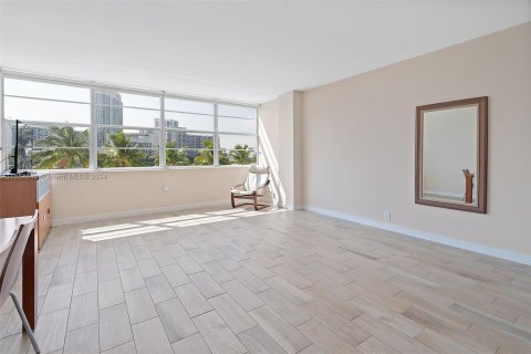 Copropriété à vendre à Miami Beach, Floride: 55 m2 № 1353913 - photo 3