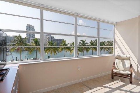 Copropriété à vendre à Miami Beach, Floride: 55 m2 № 1353913 - photo 1