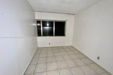 Copropriété à louer à North Miami Beach, Floride: 1 chambre, 74.32 m2 № 1355033 - photo 4