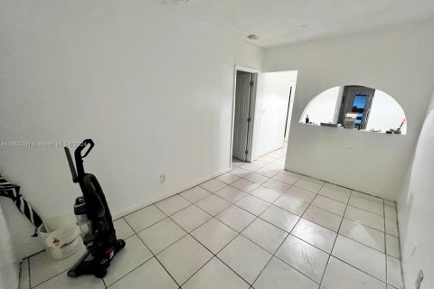 Copropriété à louer à North Miami Beach, Floride: 1 chambre, 74.32 m2 № 1355033 - photo 1