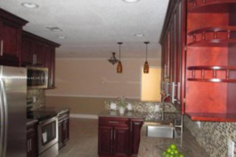 House in Port St. Lucie, Florida 3 bedrooms, 163.42 sq.m. № 1355030 - photo 9