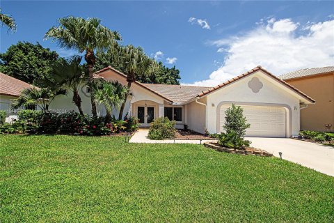 House in Boca Raton, Florida 3 bedrooms, 186.08 sq.m. № 1355028 - photo 1