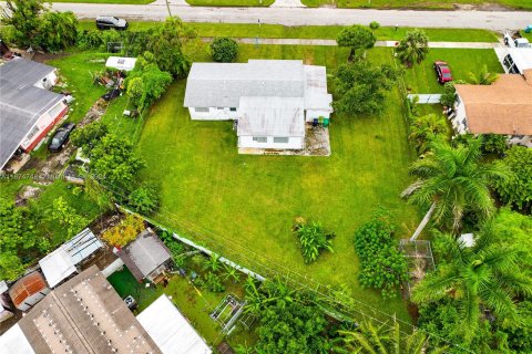 House in Homestead, Florida 3 bedrooms, 123.1 sq.m. № 1417831 - photo 30