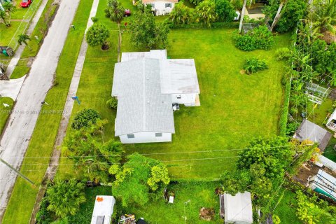 House in Homestead, Florida 3 bedrooms, 123.1 sq.m. № 1417831 - photo 29