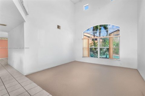 House in Pembroke Pines, Florida 3 bedrooms, 205.87 sq.m. № 1417834 - photo 4