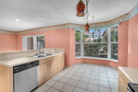 House in Pembroke Pines, Florida 3 bedrooms, 205.87 sq.m. № 1417834 - photo 11