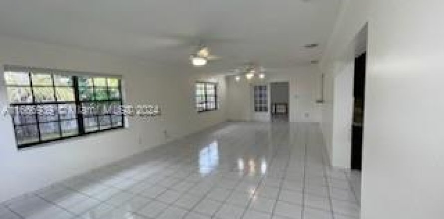 Villa ou maison à Miami, Floride 5 chambres, 203.73 m2 № 1380628