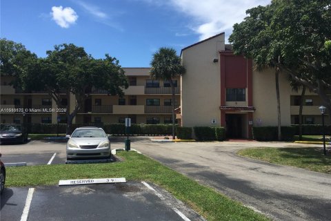 Condo in Miramar, Florida, 2 bedrooms  № 1154889 - photo 1