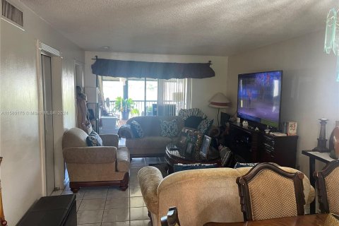 Condo in Miramar, Florida, 2 bedrooms  № 1154889 - photo 4