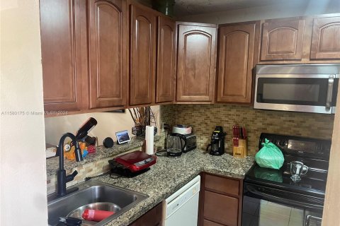 Condo in Miramar, Florida, 2 bedrooms  № 1154889 - photo 3