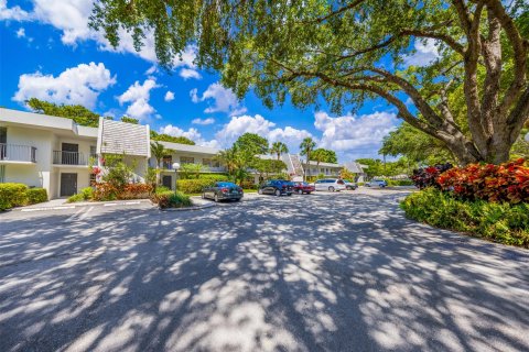 Condo in Pompano Beach, Florida, 3 bedrooms  № 1174749 - photo 1