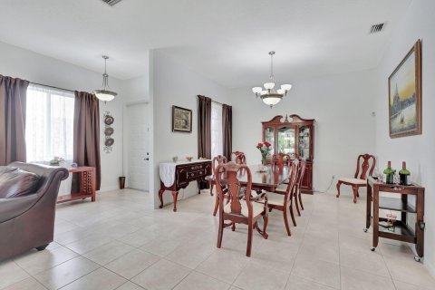 House in Royal Palm Beach, Florida 5 bedrooms, 315.96 sq.m. № 1174797 - photo 30