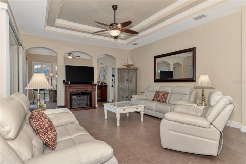 Casa en venta en North Port, Florida, 4 dormitorios, 251.86 m2 № 1122918 - foto 2