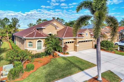 Casa en venta en North Port, Florida, 4 dormitorios, 251.86 m2 № 1122918 - foto 1