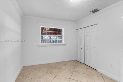 Casa en venta en Miami, Florida, 4 dormitorios, 155.43 m2 № 1427406 - foto 13