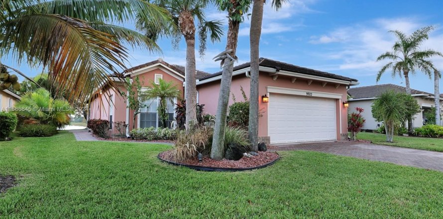 House in Port St. Lucie, Florida 3 bedrooms, 142.33 sq.m. № 1427442