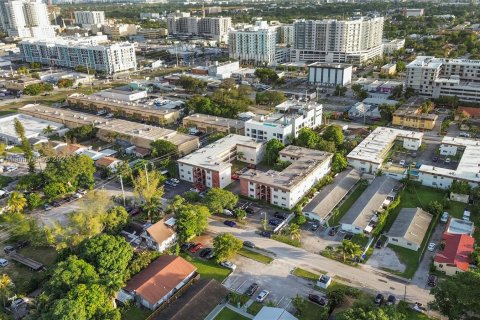 Condominio en venta en Hollywood, Florida, 1 dormitorio, 59.46 m2 № 1427357 - foto 26