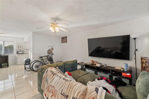 Condominio en venta en Hollywood, Florida, 1 dormitorio, 59.46 m2 № 1427357 - foto 21