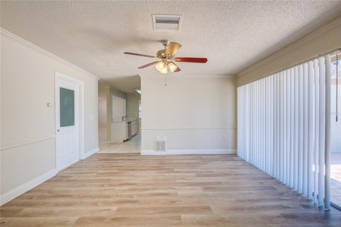 House in New Port Richey, Florida 3 bedrooms, 153.57 sq.m. № 1279820 - photo 29