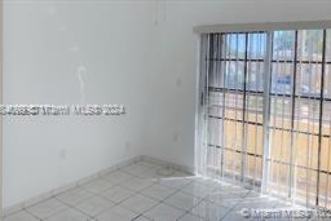 Condominio en venta en Miami, Florida, 2 dormitorios, 55.74 m2 № 1427353 - foto 2