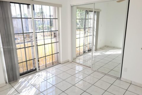 Condominio en venta en Miami, Florida, 2 dormitorios, 55.74 m2 № 1427353 - foto 3