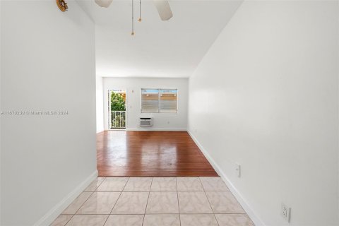 Condominio en venta en Miami Beach, Florida, 40.88 m2 № 1391781 - foto 5