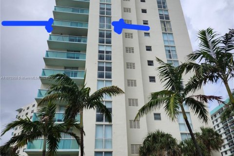 Condominio en venta en Hollywood, Florida, 2 dormitorios, 108.97 m2 № 1391782 - foto 3