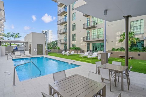 Condominio en venta en Fort Lauderdale, Florida, 2 dormitorios, 90.58 m2 № 1136442 - foto 2