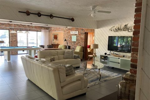 Villa ou maison à louer à Fort Lauderdale, Floride: 5 chambres, 264.86 m2 № 750582 - photo 3