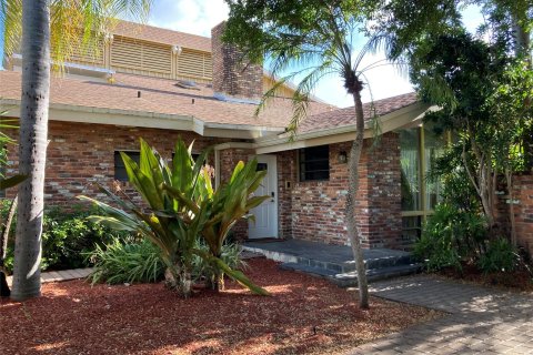 Villa ou maison à louer à Fort Lauderdale, Floride: 5 chambres, 264.86 m2 № 750582 - photo 4