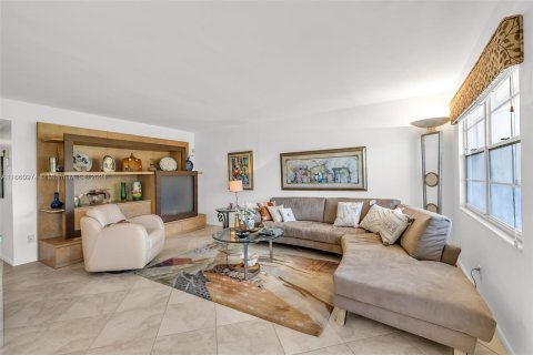 Condo in Deerfield Beach, Florida, 2 bedrooms  № 1374265 - photo 11