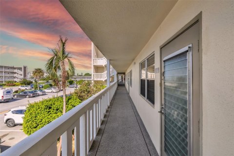 Condo in Deerfield Beach, Florida, 2 bedrooms  № 1374265 - photo 8