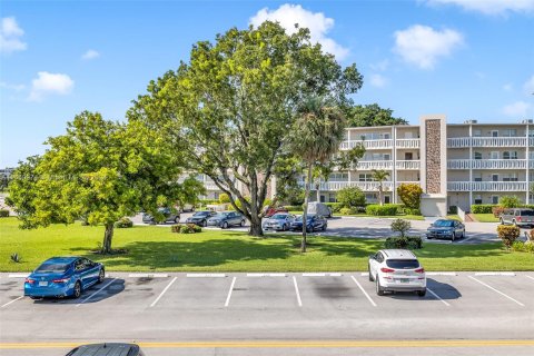 Condo in Deerfield Beach, Florida, 2 bedrooms  № 1374265 - photo 9