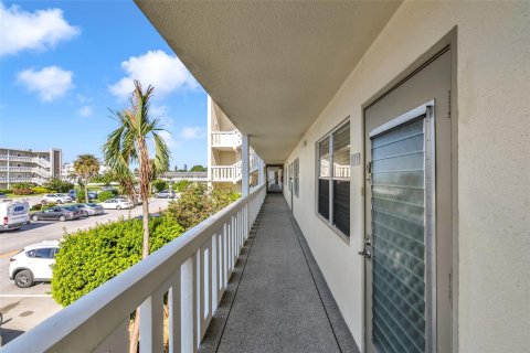 Condo in Deerfield Beach, Florida, 2 bedrooms  № 1374265 - photo 7