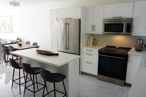 Townhouse in Miami, Florida 1 bedroom, 72.09 sq.m. № 1374264 - photo 2