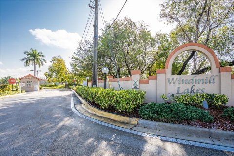 Condo in Pembroke Pines, Florida, 2 bedrooms  № 1374266 - photo 21