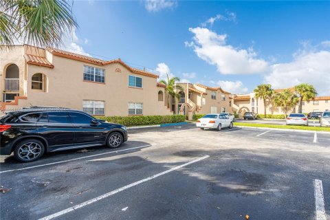 Condo in Pembroke Pines, Florida, 2 bedrooms  № 1374266 - photo 22