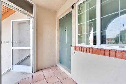 Condo in Pembroke Pines, Florida, 2 bedrooms  № 1374266 - photo 23