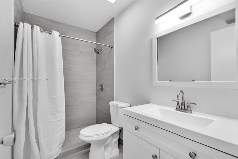 Condo in Pembroke Pines, Florida, 2 bedrooms  № 1374266 - photo 19