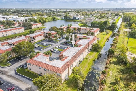 Condo in Pembroke Pines, Florida, 2 bedrooms  № 1374266 - photo 30