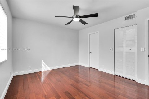 Condo in Pembroke Pines, Florida, 2 bedrooms  № 1374266 - photo 11