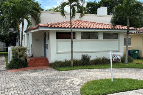 House in Miami, Florida 2 bedrooms, 137.5 sq.m. № 1374263 - photo 1