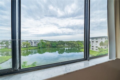 Condo in North Lauderdale, Florida, 2 bedrooms  № 1374304 - photo 8