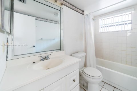 Condo in North Lauderdale, Florida, 2 bedrooms  № 1374304 - photo 18