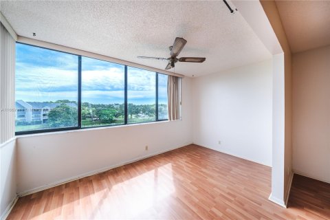 Condo in North Lauderdale, Florida, 2 bedrooms  № 1374304 - photo 7