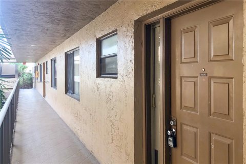 Condo in North Lauderdale, Florida, 2 bedrooms  № 1374304 - photo 26